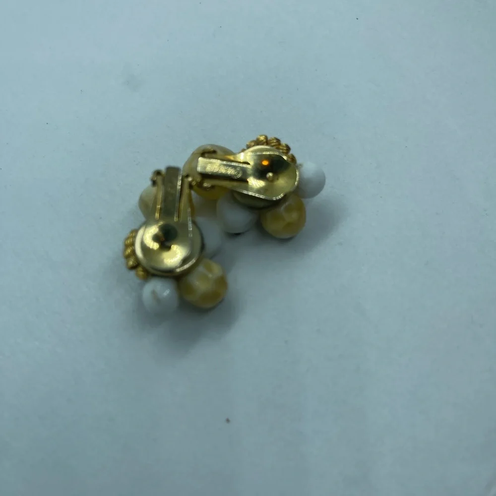 Vintage Hattie Carnegie cluster milk glass clip‎ on earrings